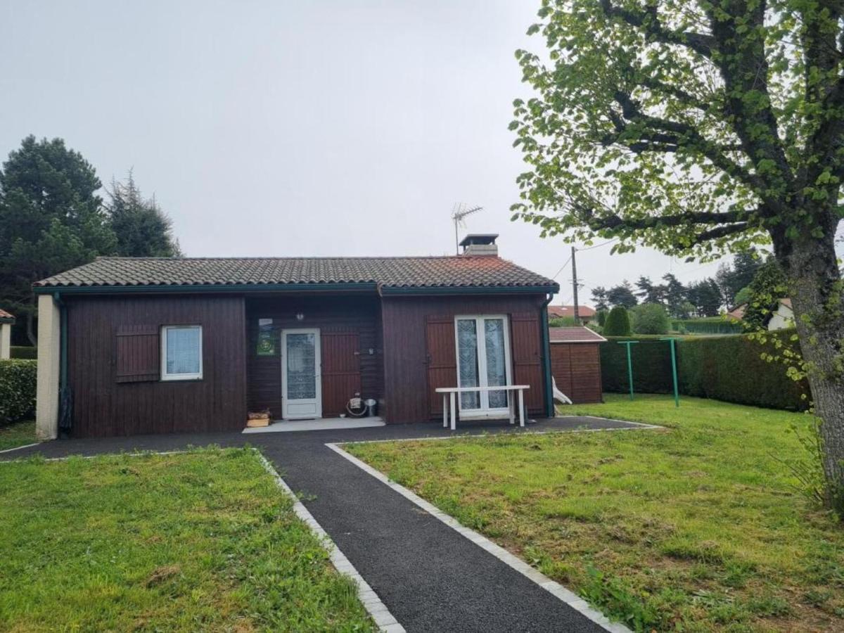 Gite Avec Cheminee, Terrasse Et Wifi - Animaux Acceptes - Fr-1-496-163 Usson-en-Forez ภายนอก รูปภาพ